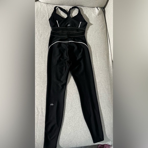 🔥 Limited Time Offer! Alo Yoga Airlift Bra (M) & High-Waist Legging (S) Set - Picture 3 of 3